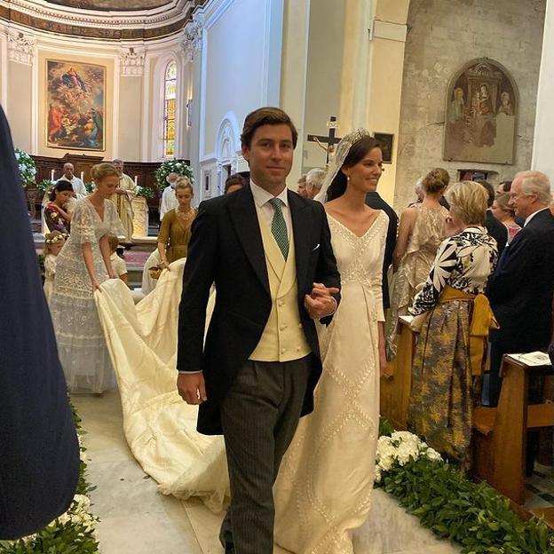 Un original vestido de novia bordado y una ceremonia en la Toscana, así ha sido la boda royal de Astrid de Liechtenstein