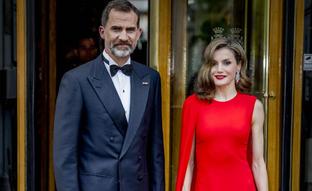 Sabemos cómo se conocieron las parejas royal más polémicas: de Carlos de Inglaterra y Camilla a Alberto de Mónaco y Charlène, no todo fue (y es) un camino de rosas a pesar de su vida de lujos y glamour