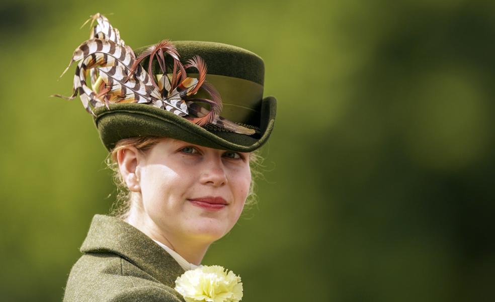 Louise Windsor, la nieta más joven, discreta (y a salvo de escándalos) de la reina Isabel II cumple 18 años. ¿Está lista para reemplazar a Enrique de Sussex?
