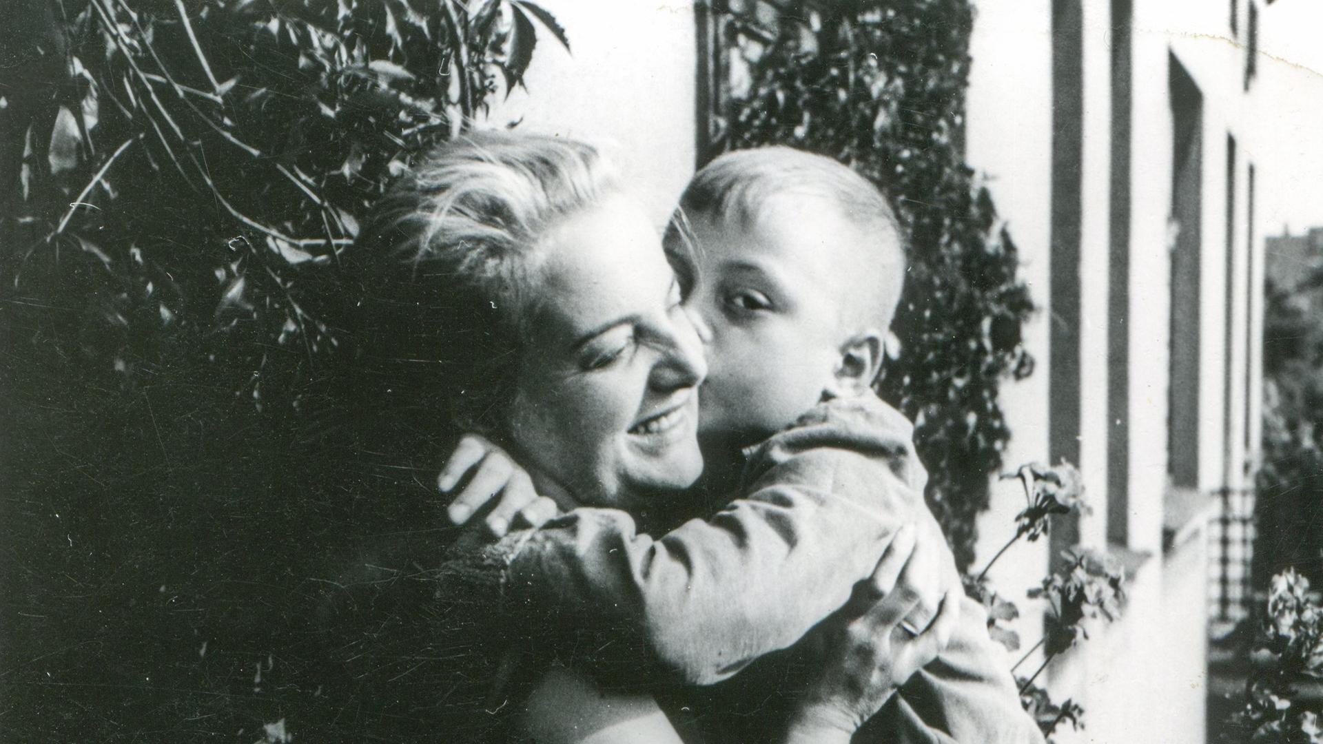 Si buscas un 'novelón' lee Historia de Shuggie Bain: una mujer bella, desgraciada y adicta, y el hijo que la adora en el Glasgow obrero de los 80