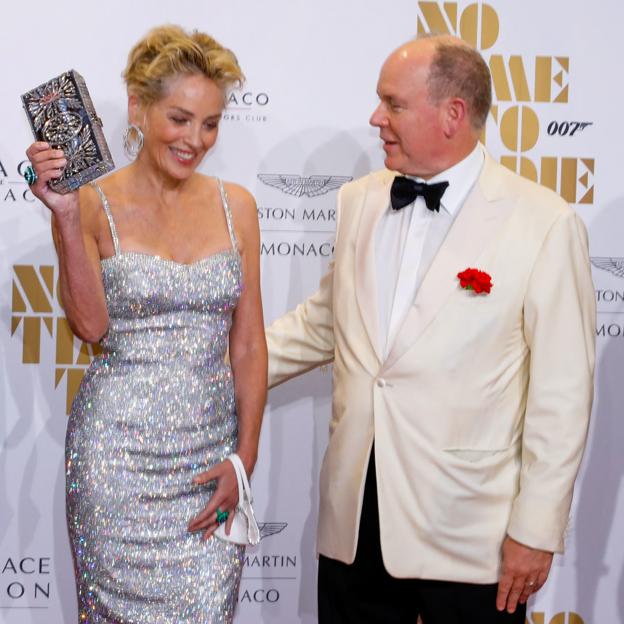 El príncipe Alberto sustituye a la princesa Charlène (y a Carolina de Mónaco) por Sharon Stone... Y no es la primera vez