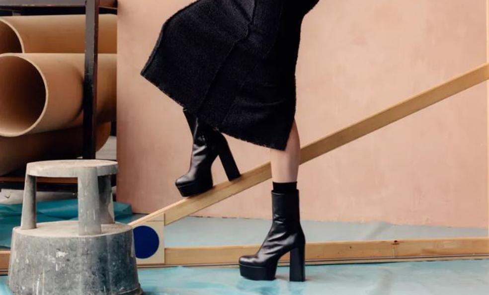 Zara copia las botas cómodas más deseadas del lujo y ya están agotadas en todas las tallas: ¿sí o no a la vuelta de las plataformas más extremas?