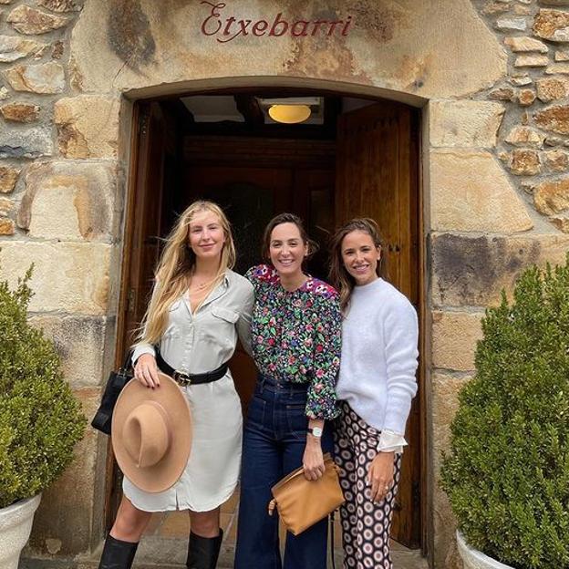 Tamara Falcó arrasa en Instagram con la blusa estampada más original de Zara: queda igual de bien con vaqueros o falda y es perfecta para rejuvenecer tus looks de otoño