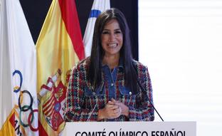 Las políticas también visten de Bershka: Begoña Villacís sorprende con una original chaqueta que parece de lujo y rejuvenece al instante