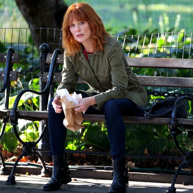 El flequillo que más rejuvenece a las mujeres de más de 50 es recto, desfilado y a la altura de las cejas