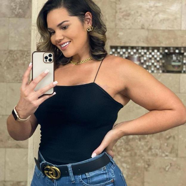 Tres tops negros para chicas curvy que cuestan menos de 20 euros y con los que conseguirás un look elegante y muy favorecedor