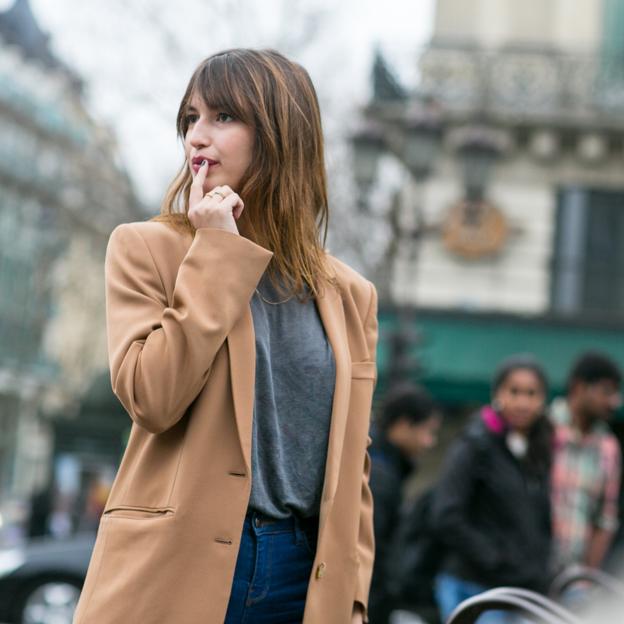 La blazer perfecta para tus looks con pantalones es de color tostado y tenemos cuatro muy favorecedoras que te van a enamorar