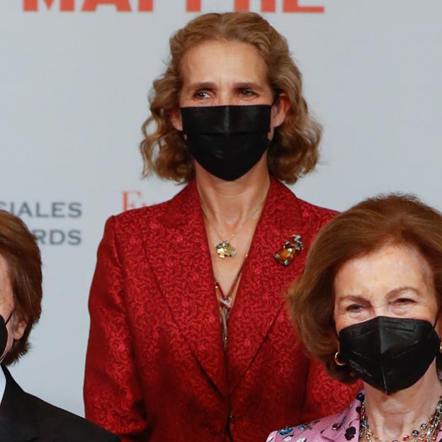 El cambio de look de la infanta Elena que no esperábamos con el corte long bob de moda y un peinado fácil con trenzas que rejuvenece