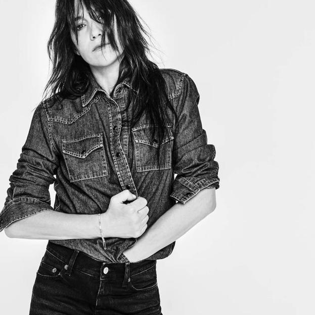 Estilo francés, denim, prendas años 70 y básicos elegantes: Así es la nueva colección de Zara en colaboración con Charlotte Gainsbourg