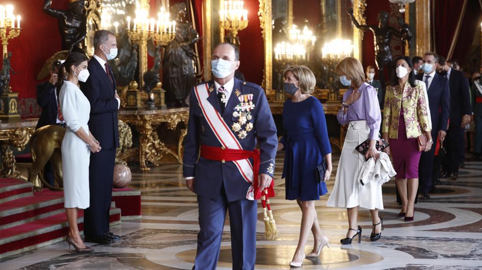 De la camisa de Zara al vestido de lunares: Todos los looks del besamanos y la recepción de los reyes