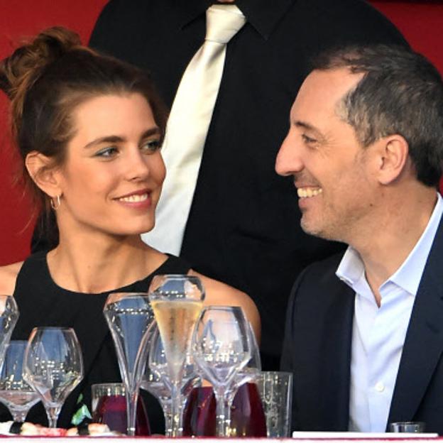 Cómo se conocieron (y se enamoraron) Carlota Casiraghi y su ex, Gad Elmaleh: y por qué se llevan ahora tan mal a pesar de su hijo en común