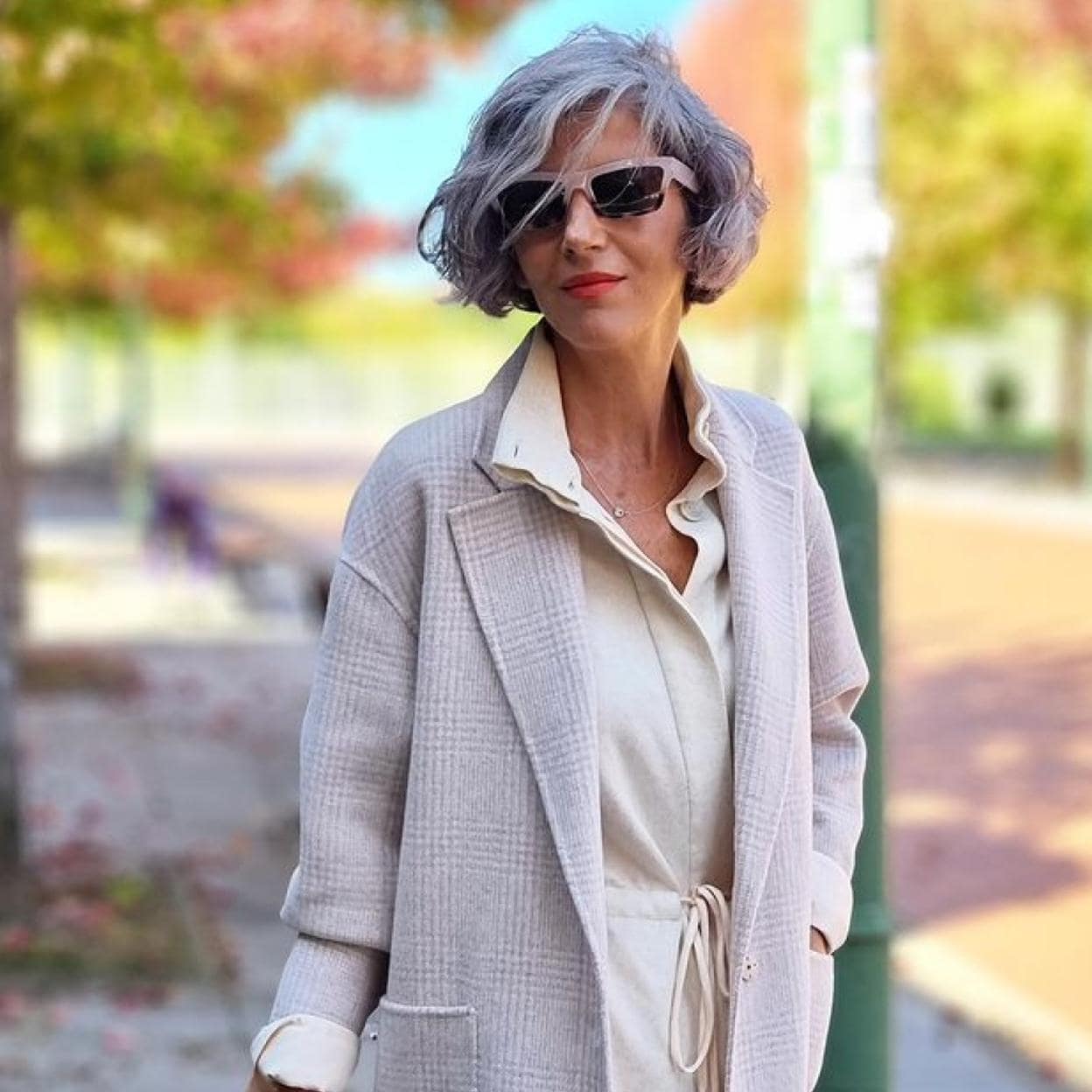 El look de El Corte Inglés que rejuvenece a los 50 y que demuestra que se  puede ir estilosa y elegante con un chándal | Mujer Hoy