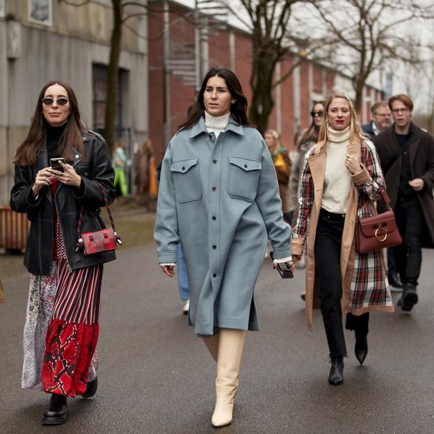 El abrigo con diseño de contraste de Bershka que se está agotando y va a transformar todos tus looks