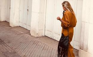 De mano o shopper, el bolso perfecto para tus looks bohemios con vestido y cárdigan está en Mango