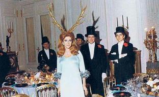 La fiesta más surrealista de los Rothschild que reunió a Dalí y a Audrey Hepburn en un castillo francés