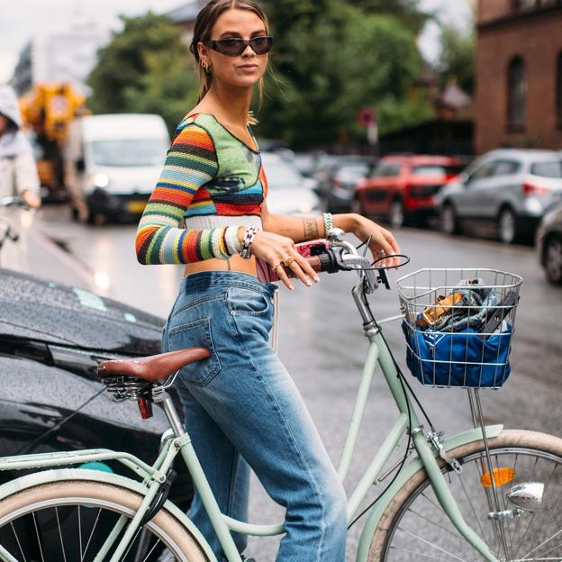 Los vaqueros más originales para tus looks de entretiempo son estos de Pull&Bear que cuestan menos de 30 euros