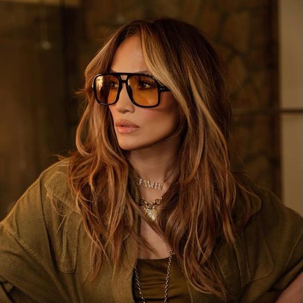 Jennifer Lopez recurre muchísimo a este truco de maquillaje.