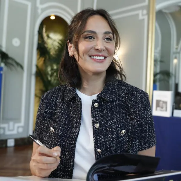 horario Cancelar choque La sudadera H&M de Tamara Falcó es tan bonita que podrás llevarla hasta en  tu look de oficina (y cuesta menos de 20 euros) | Mujer Hoy