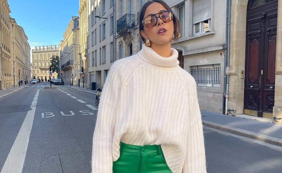 Ni negros ni marrones: los pantalones efecto piel que triunfan entre las influencers son estos de Zara tan originales que quedan de maravilla