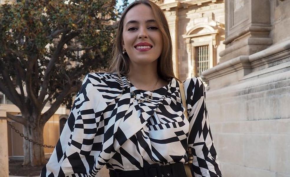 Tenemos la nueva blusa viral de Zara que arrasa entre las influencers: estampada, original y muy ponible