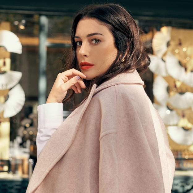 Pincha en la imagen para descubrir todos los cambios de look de Blanca Suárez que querrás copiarle esta temporada.