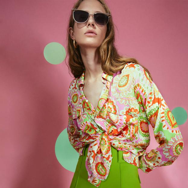 De cuadros, estampado floral, a rayas o blanca: estas son las camisas más bonitas para mejorar tus looks con vaqueros o pantalón de pana