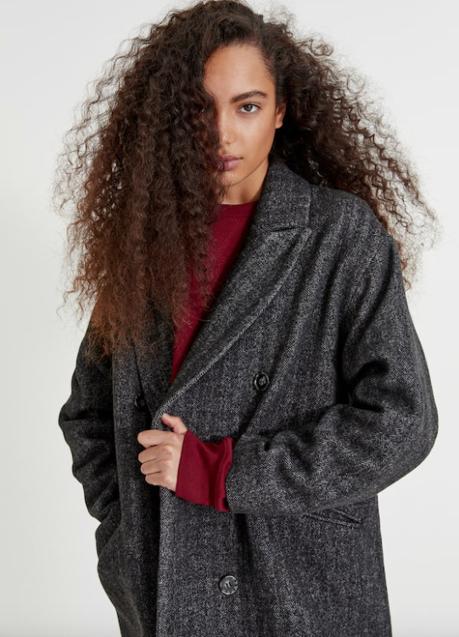 Punto espiga, la alternativa más elegante al estampado cuadros está en estos 3 abrigos | Mujer