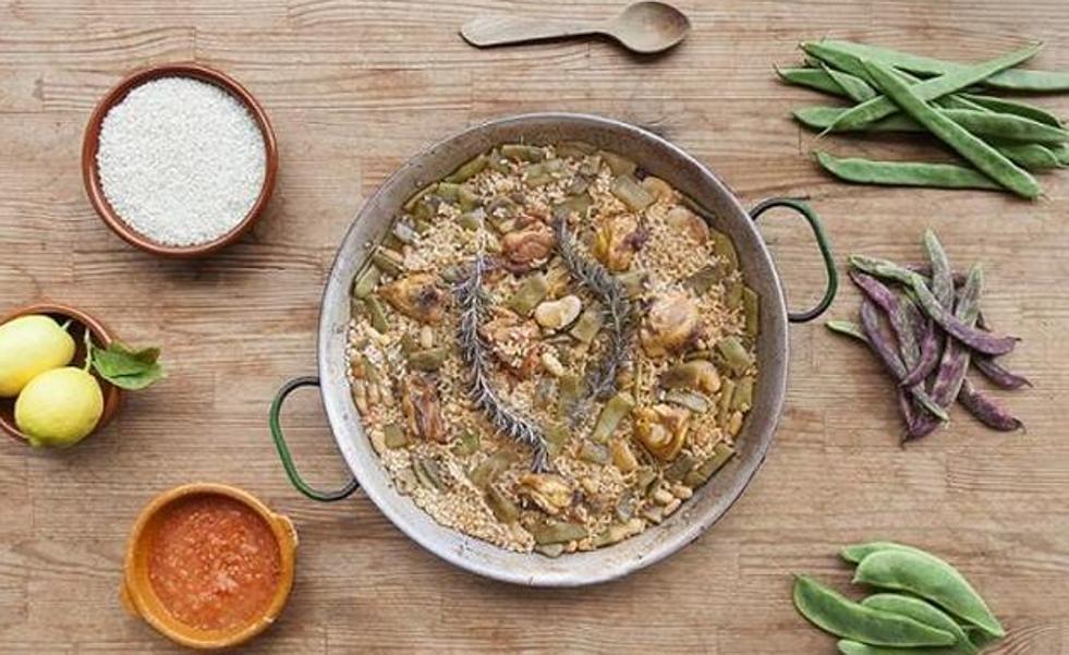 La auténtica receta de la paella valenciana y todos los ingredientes que necesitas usar