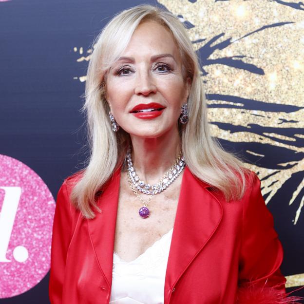 El look de básicos súper elegante de Carmen Lomana que puedes comprar al completo en Mango y que rejuvenece al instante