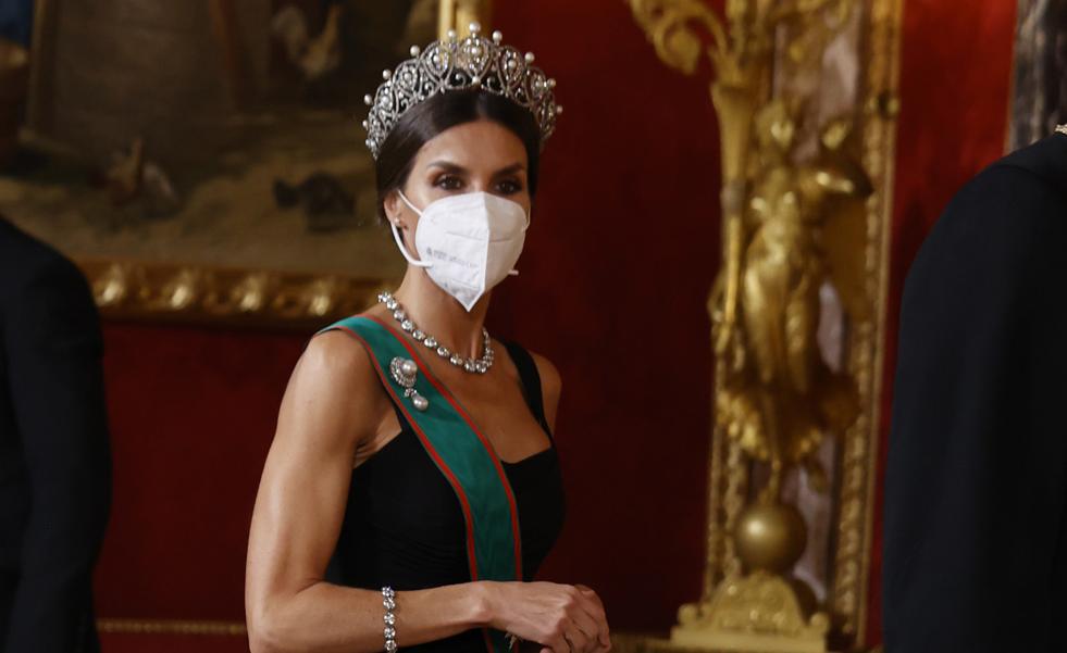 La Reina Letizia sorprende con su vestido de fiesta más espectacular en la esperadísima cena de gala en honor al Presidente de Italia