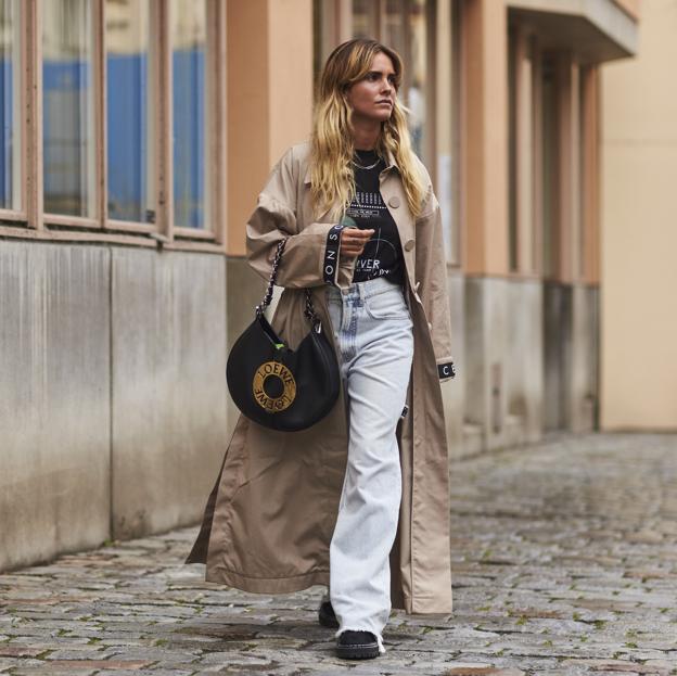 La camiseta de Zara (super barata) que va a transformar tus looks con vaqueros y viene en tres colores