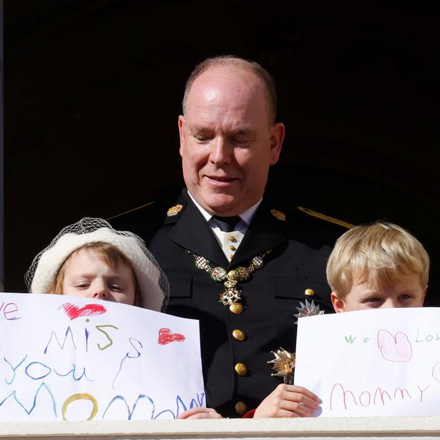 Los conmovedores carteles con mensaje de los hijos de Charlène: el momento más emocionante y lacrimónego del Día Nacional de Mónaco
