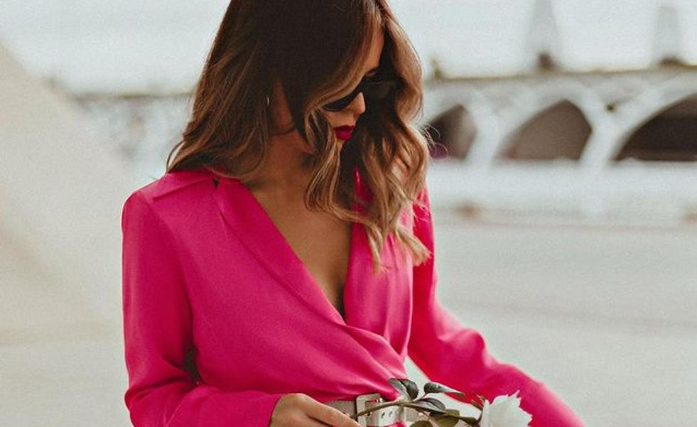 Los vestidos que arrasan esta temporada son los satinados y estos de Zara son los favoritos de las influencers porque sientan de maravilla