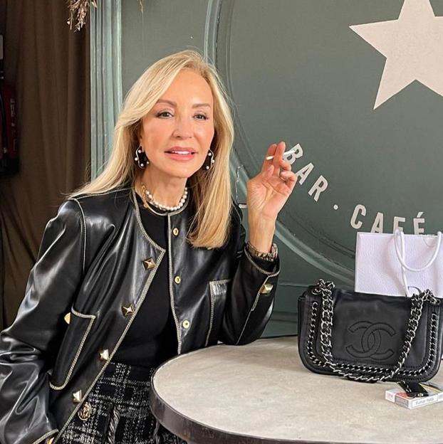 Los pantalones de cuadros de Zara de Carmen Lomana, perfectos para un look de invierno original y rejuvenecedor