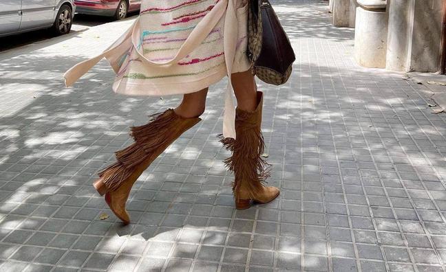 Las botas cowboy más especiales que necesitas este invierno para tus looks con vestidos acaban de llegar a Zara