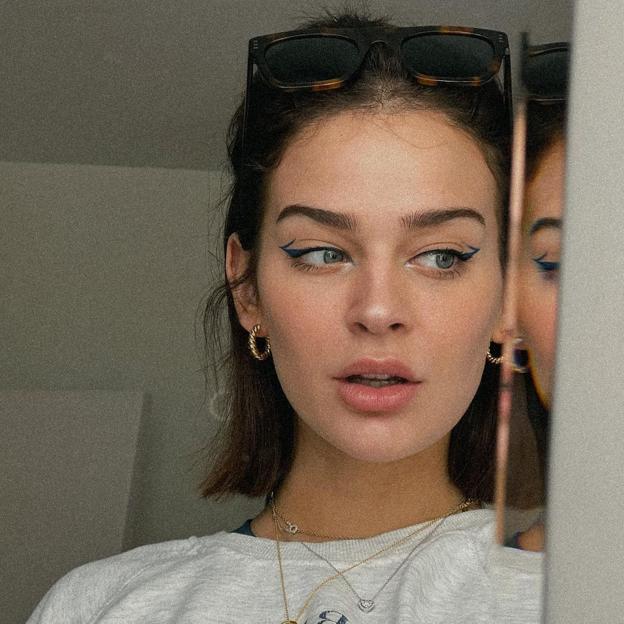 El eyeliner fácil de hacer y súper tendencia que levanta el párpado caído y rejuvenece la mirada