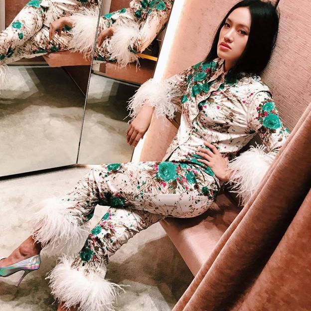 Estas son las camisetas más elegantes, glamurosas y originales para looks de fiesta (o para diario con vaqueros)