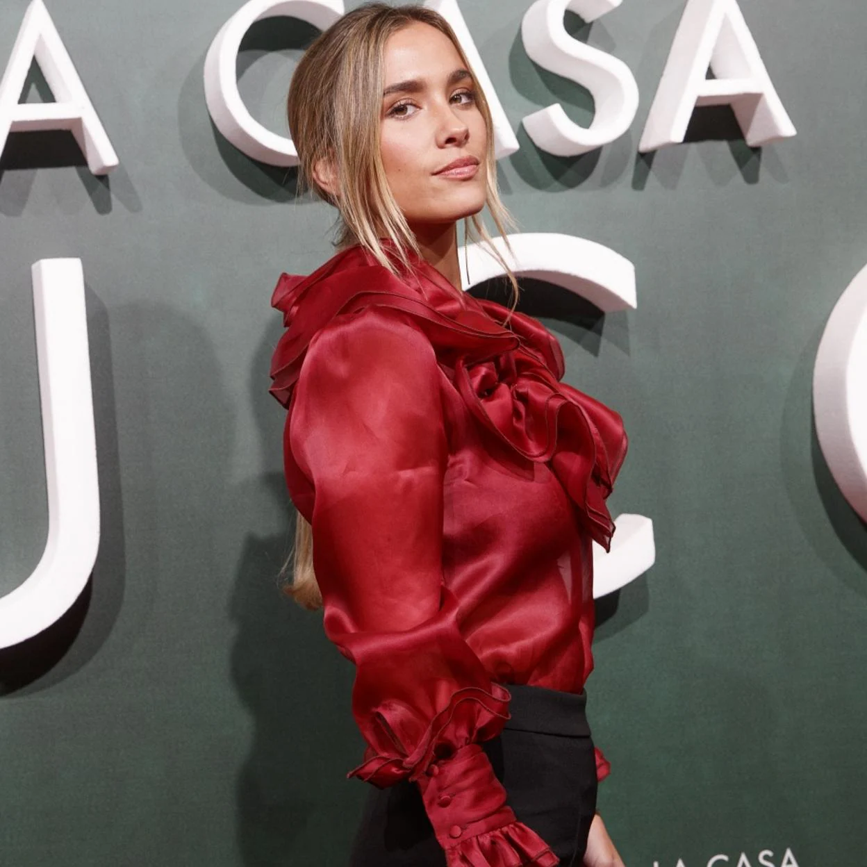 Los peinados de alfombra roja más bonitos de las influencers que son la  inspiración perfecta para Navidad | Mujer Hoy