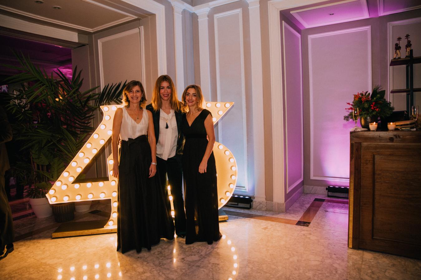 Premios Mujerhoy 2021: Carmen Giné, directora de marketing de Zamora Company España, Marta Baquero Brand Manager de Licor 43 y Nieves Manzano responsable de Eventos y AAEE en CMVocento.