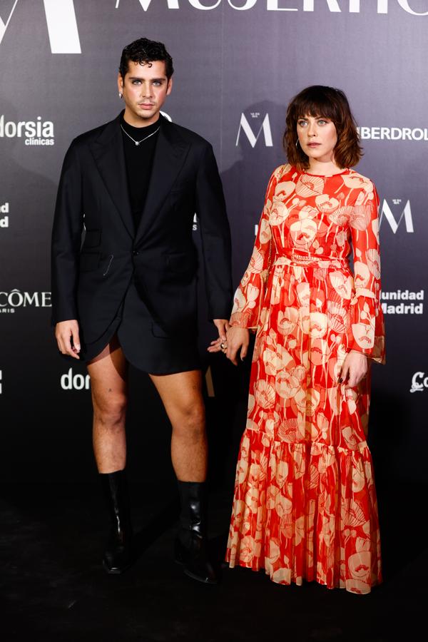 Premios Mujerhoy 2021: Eduardo Casanova y María león.