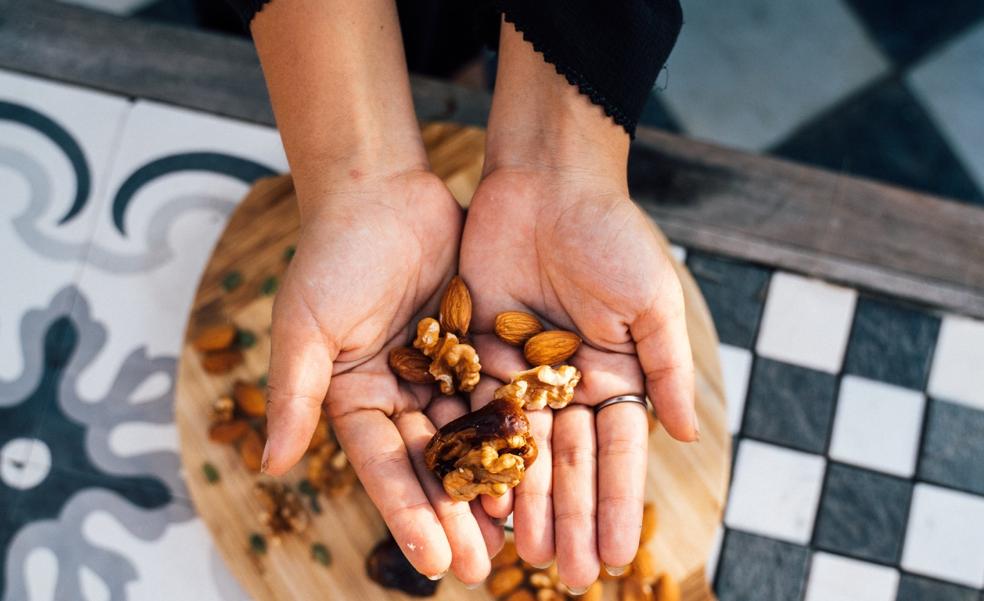 Los frutos secos te pueden ayudar a adelgazar si sabes cuáles, cómo y cuándo comerlos: te damos los trucos para que no engorden