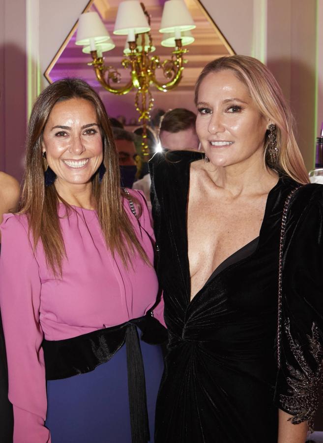 Premios Mujerhoy 2021: Magali Yus, Head of PR Fashion & Beauty El Corte Inglés con Fiona Ferrer. 