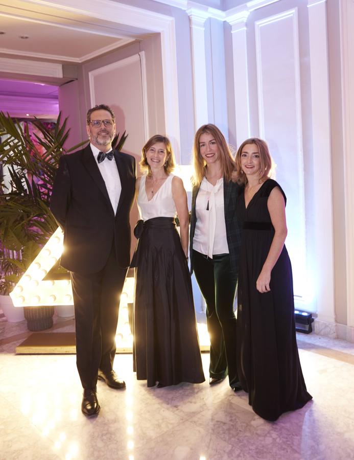 Premios Mujerhoy 2021: Rafael Martínez de Vega, director general de CMVocento, Carmen Giné, directora de marketing de Zamora Company España, Marta Baquero Brand Manager de Licor 43 y Nieves Manzano responsable de Eventos y AAEE en CMVOCENTO.