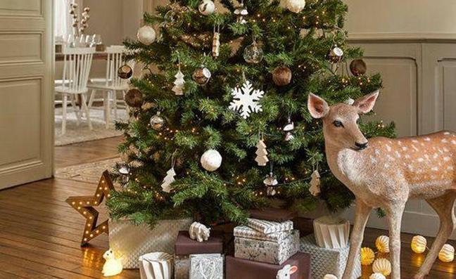 Cómo cuidarlo, cuánto tiempo dura, dónde colocarlo... Todo lo que deberías saber si te estás planteando comprar un árbol de Navidad natural para decorar tu hogar