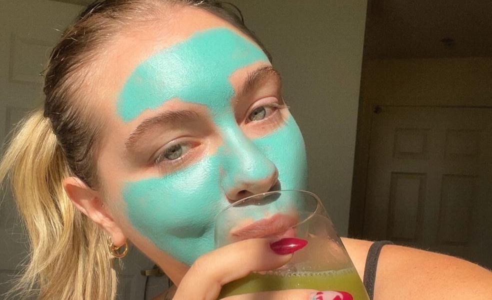 La mascarilla con arcilla y ácidos AHA y BHA que se ha hecho viral en Instagram y TikTok porque hace que los poros mejores visiblemente