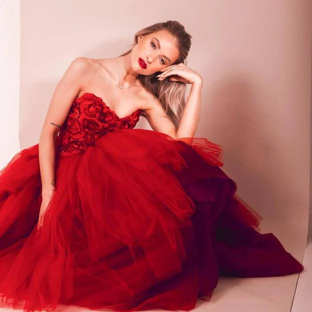 Pronombre corazón trigo Los vestidos rojos más elegantes y glamurosos que realzan el atractivo con  los que vas a causar sensación estas fiestas | Mujer Hoy