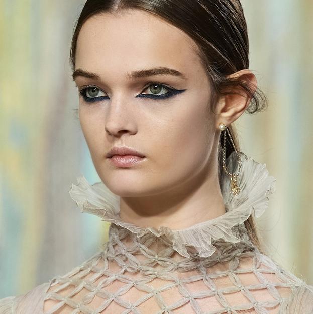 Cómo hacer el eyeliner inverso, la tendencia de maquillaje que arrasa porque resalta la mirada