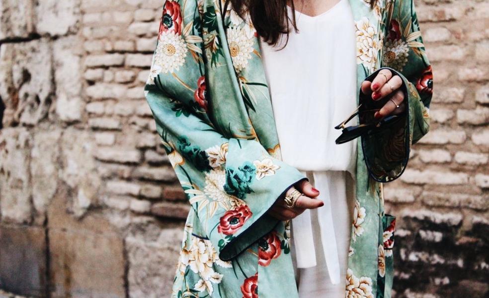 Este kimono de Zara es todo lo que necesitas para dar un toque alegre a todos tus looks