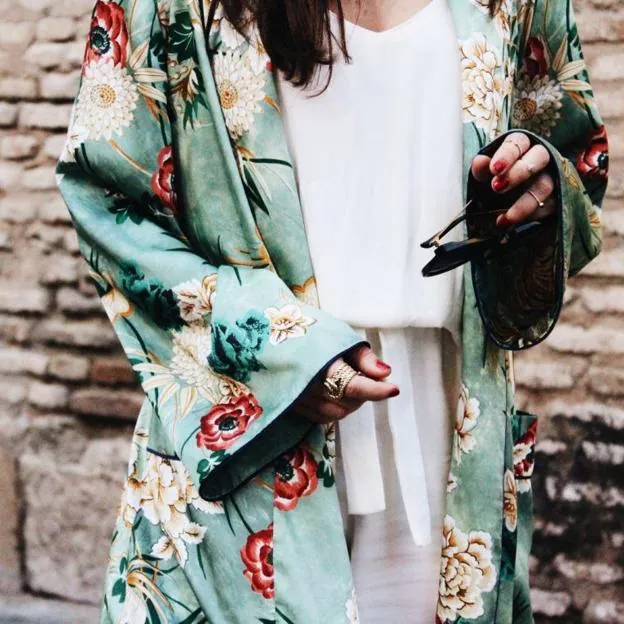 Este kimono de Zara es que necesitas para dar un toque alegre a conjuntos de entretiempo | Mujer Hoy