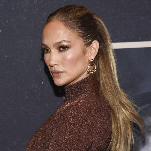 Jennifer Lopez sorprende con un nuevo color de pelo: un cambio de look radical que es ideal para el invierno y rejuvenece pero solo apto para las más atrevidas